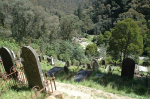 Friedhof mit 45 Grad Steigung